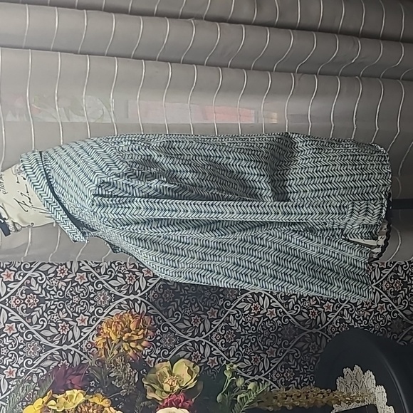 Foxcroft wrinkle free button front shirt - Picture 5 of 9